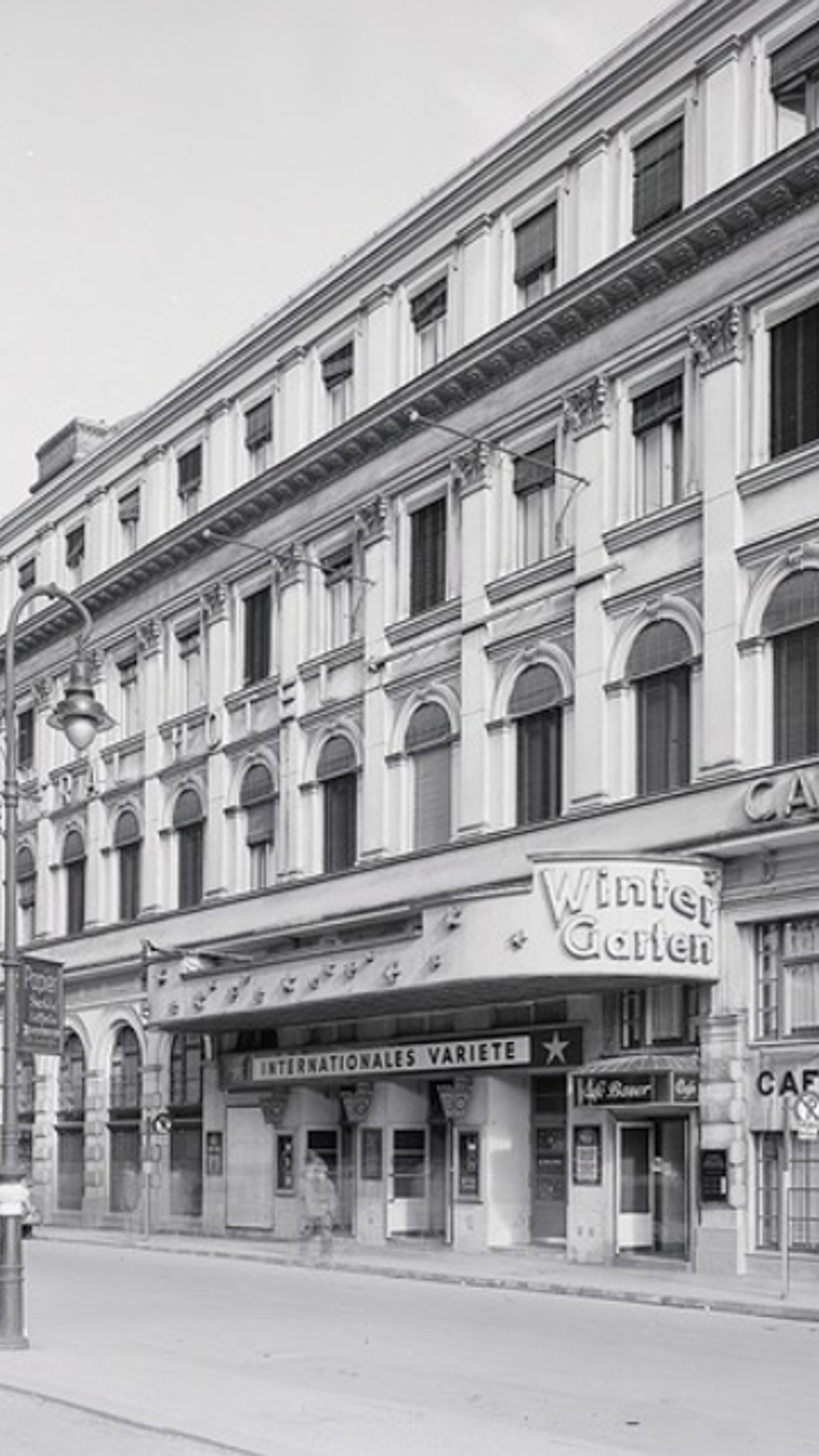 Wintergarten Berlin and the Central Hotel, 1940. Arkitekturmuseums TU TBS 500,105